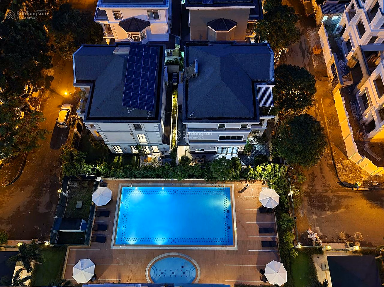 The owner offers to sell the Penthouse Green View, Phu My Hung, Nguyen Luong Bang, District 7