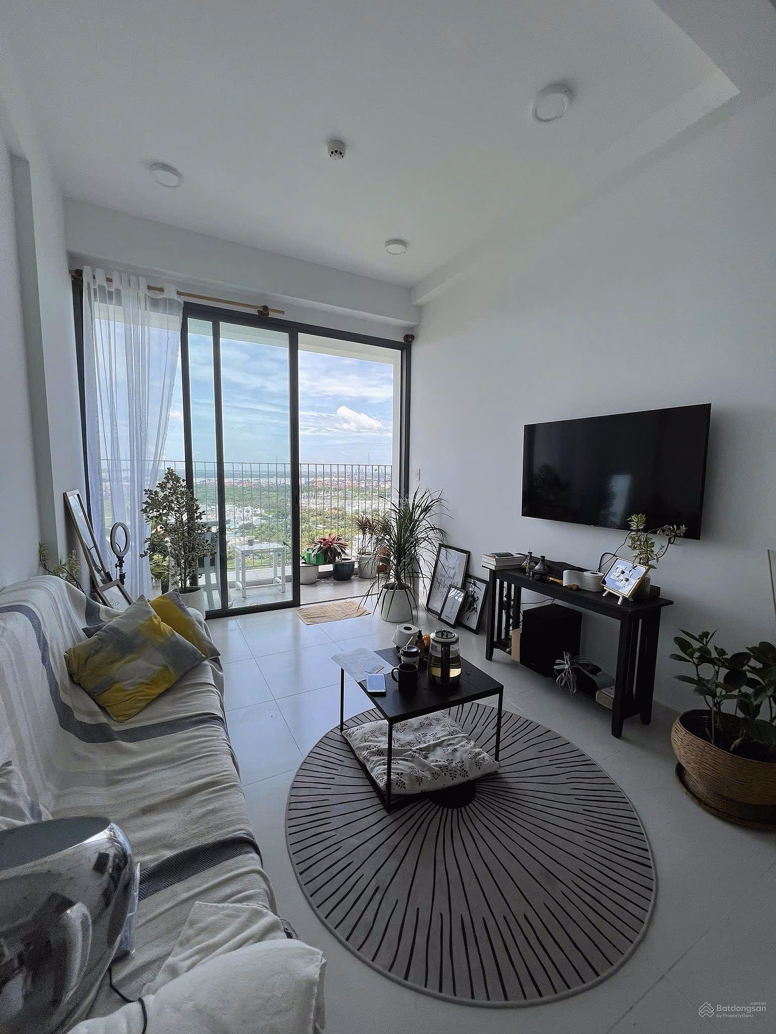 Owner needs to move quickly to duplex 3 bedrooms + 3 bathrooms, area 120m2, garden 15m, 2 connected floors, price 4 billion, 550 with ready book.