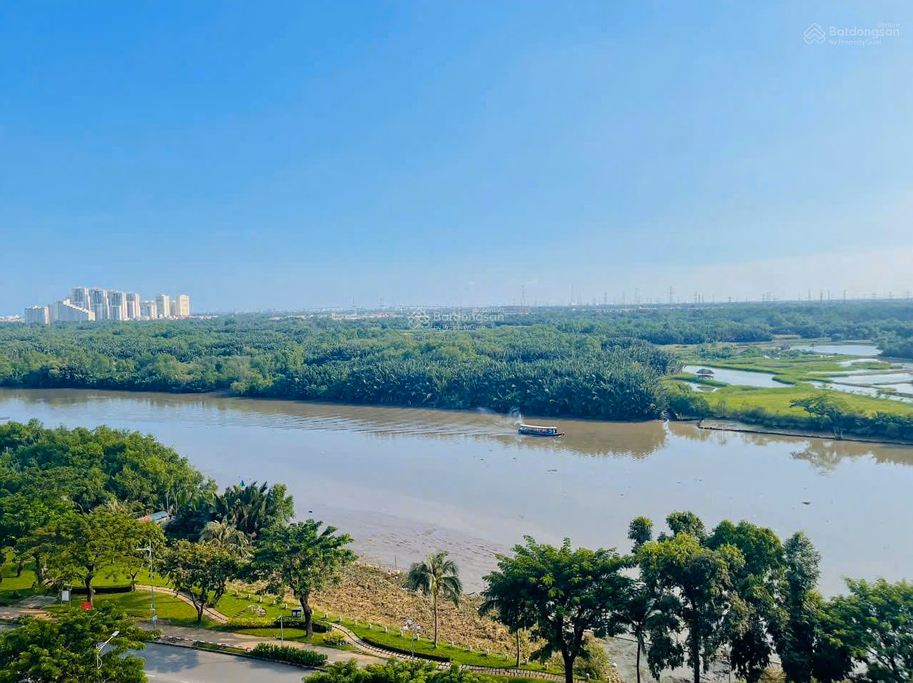 Owner needs to sell Grand View C, area: 158m2. Long and wide balcony, river view. Price: 21.5 billion***