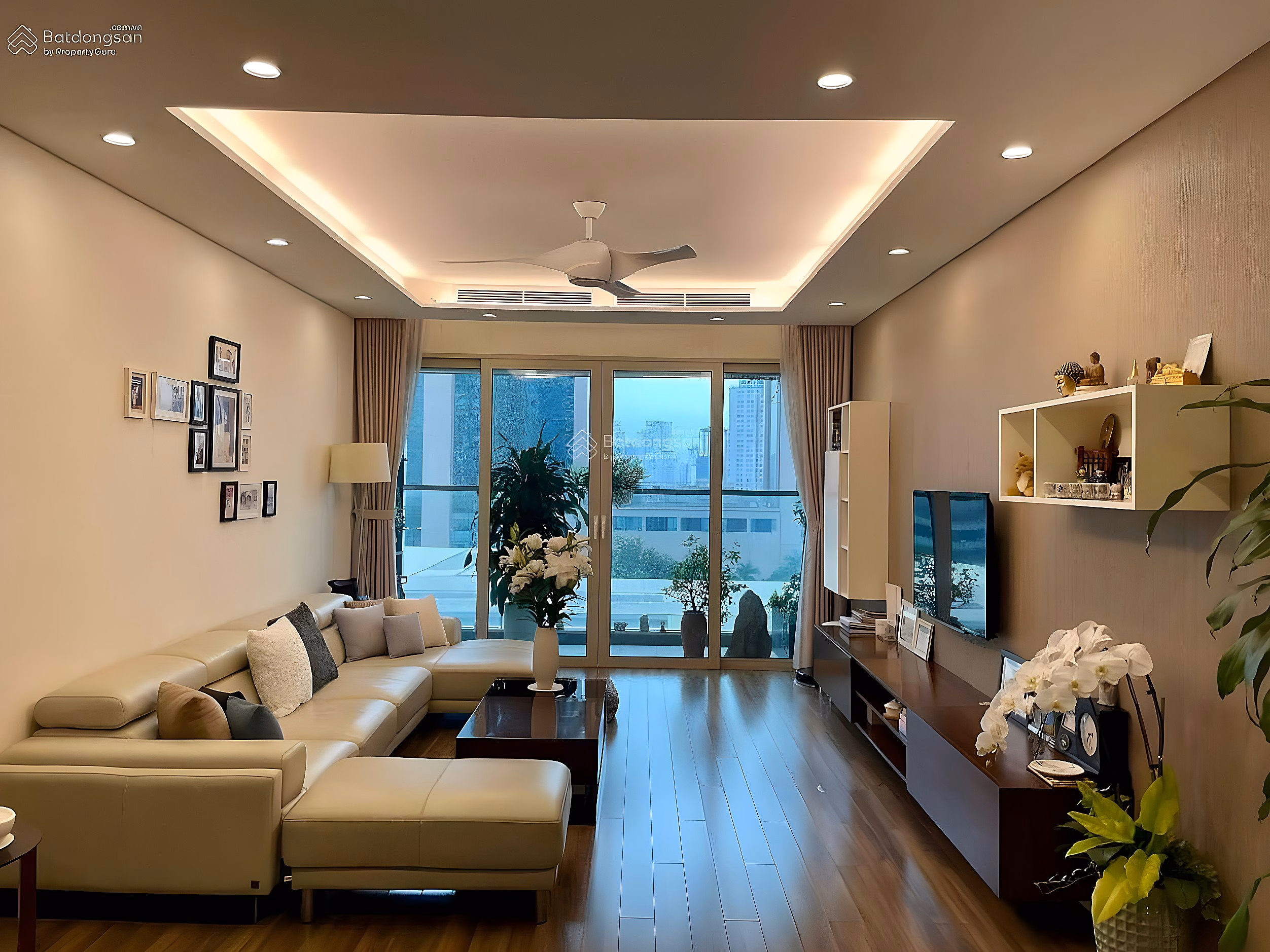 The owner sells a 3-bedroom apartment with area 85m2 in JSC apartment 34 Le Van Luong, price 6.2 billion including fees, contact: 0932 392 ***