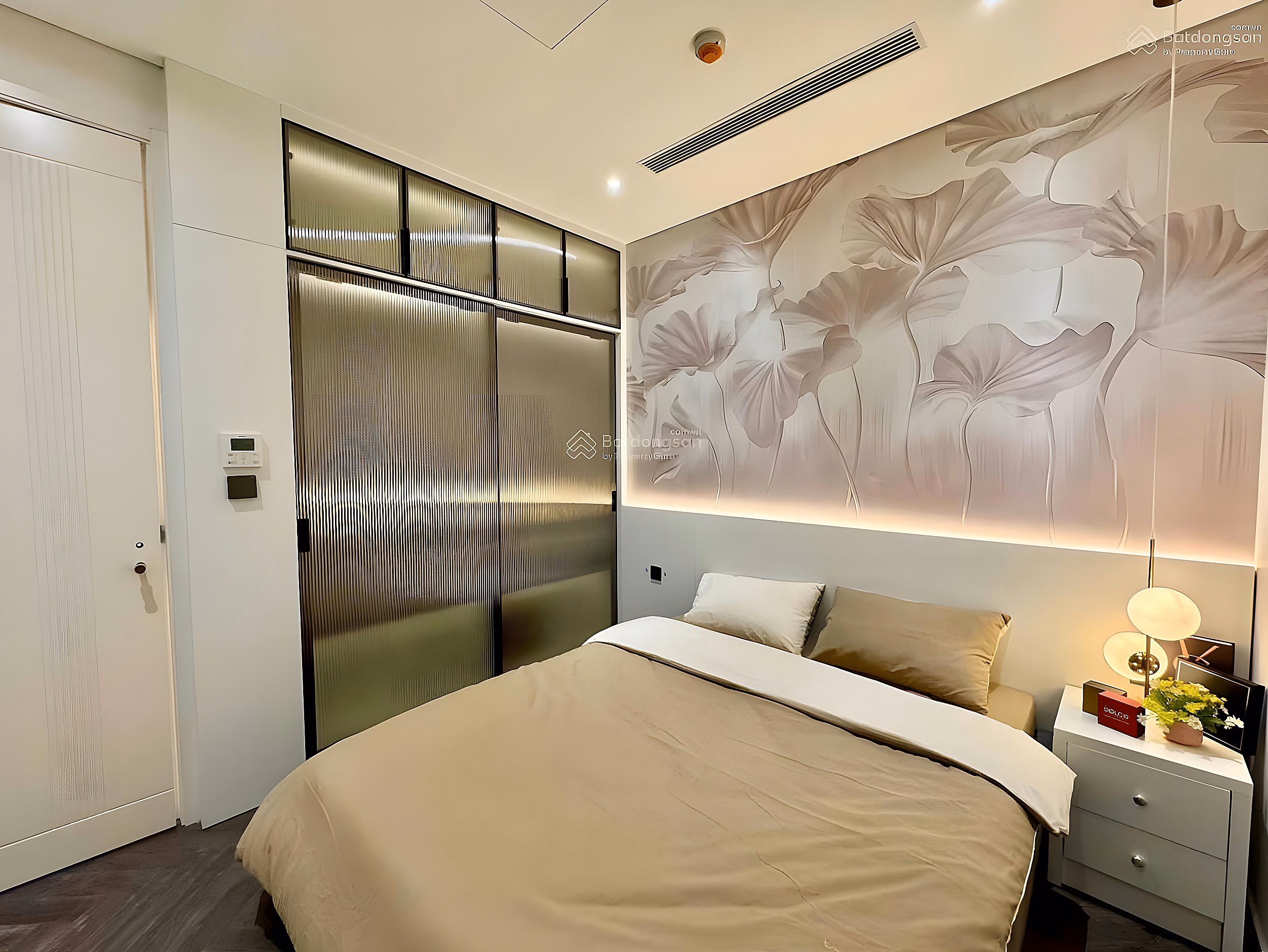 The owner sells a 3-bedroom apartment with area 85m2 in JSC apartment 34 Le Van Luong, price 6.2 billion including fees***
