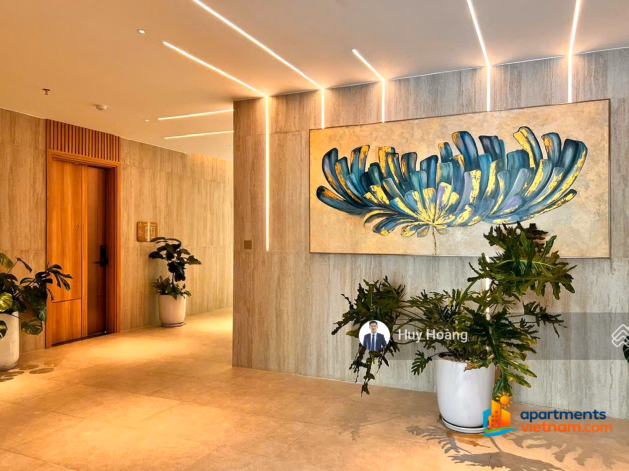 Peninsula Da Nang 2-bedroom apartment, luxury living space along the Han River, high floor with beautiful view and bargain price