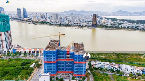 Peninsula Da Nang 2-bedroom apartment, luxury living space along the Han River, high floor with beautiful view and bargain price