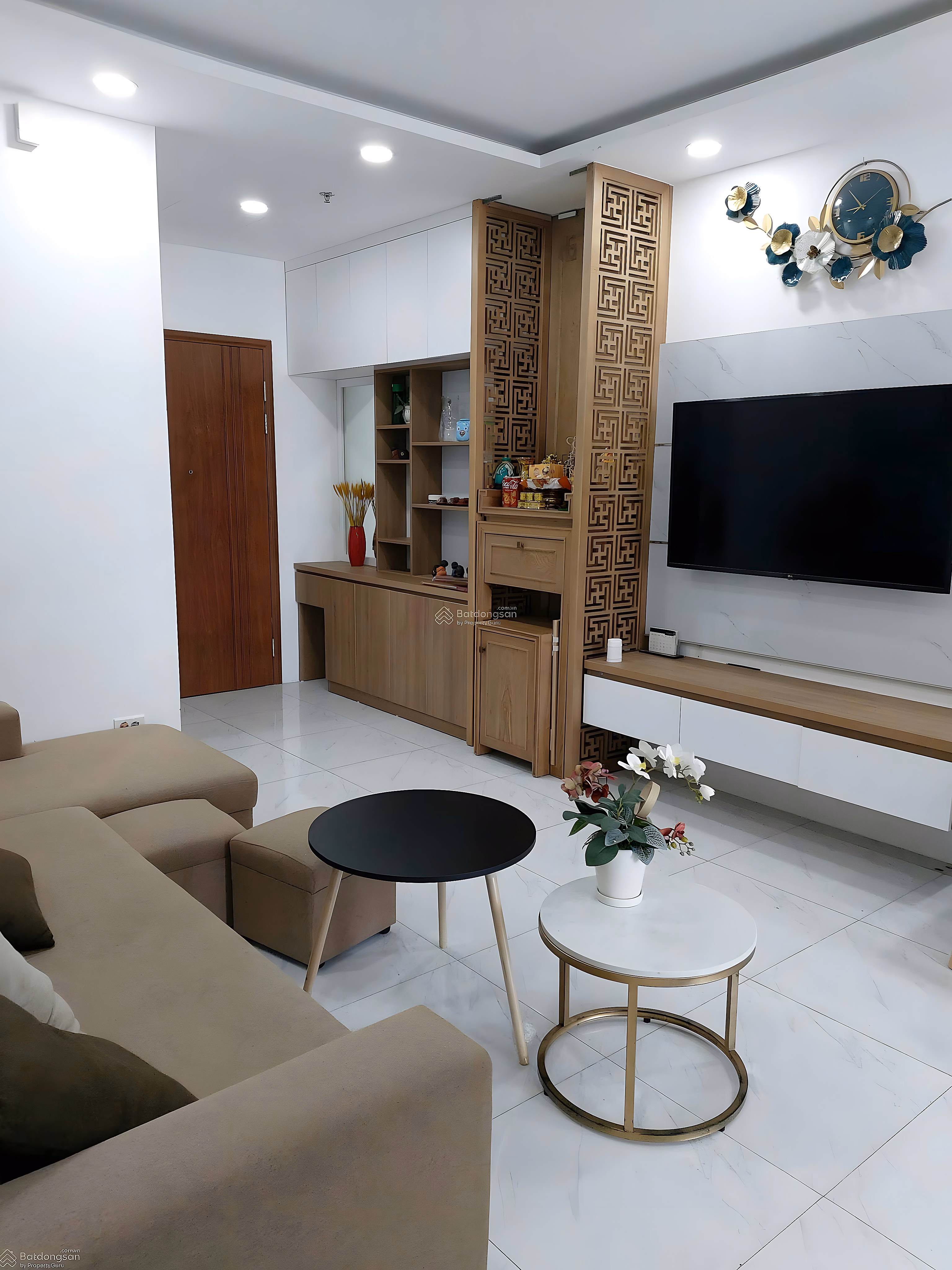 I need to sell a 2-bedroom apartment with 2 vs Ecohome 3, 66m2, cool direction, middle floor, owner's pink book, nice furniture