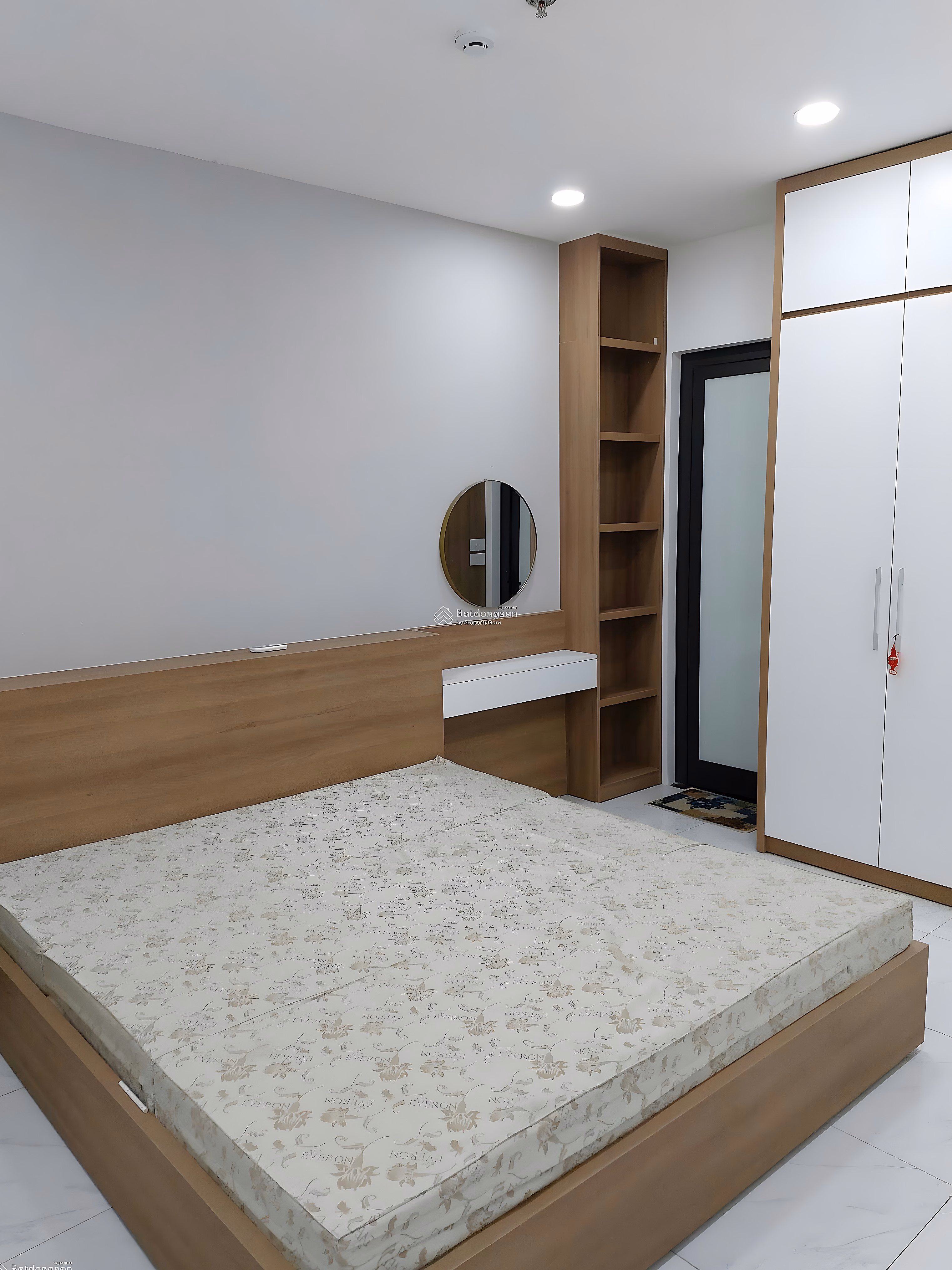 I need to sell a 2-bedroom apartment with 2 vs Ecohome 3, 66m2, cool direction, middle floor, owner's pink book, nice furniture