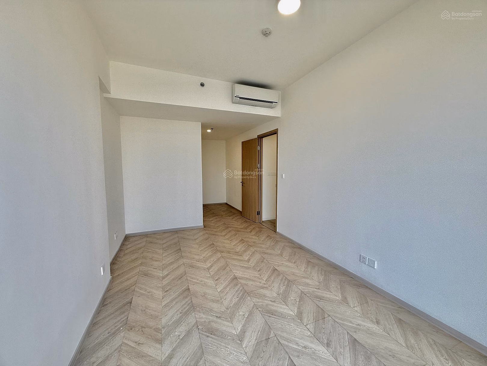 Owner sells 3 bedroom apartment with direct view of 36ha park next to Vincom for 9 billion 4 Masteri Center Point