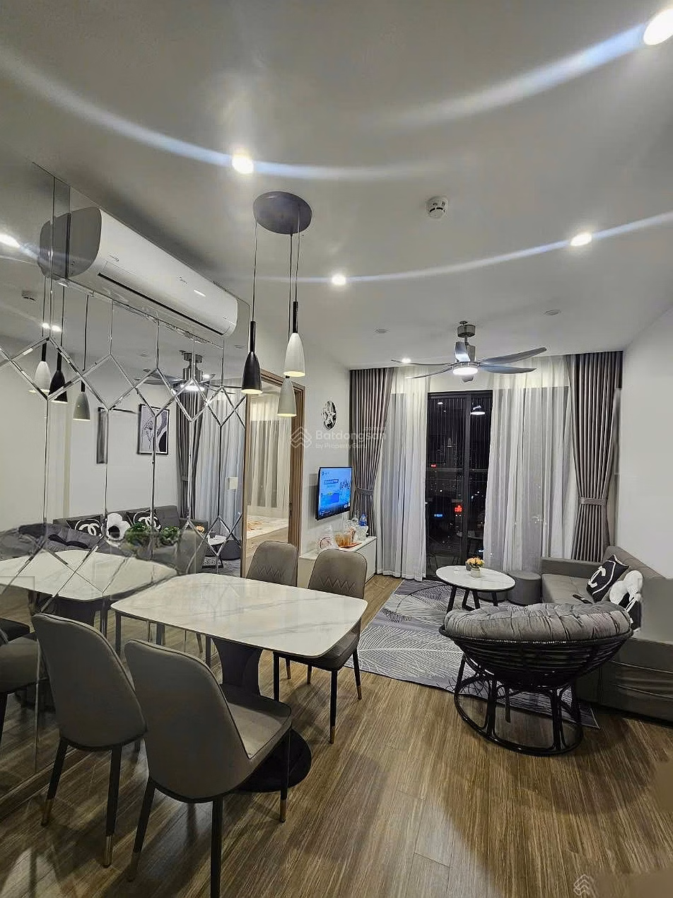 2 bedroom apartment, fully furnished, good price, near the lake at Vinhomes Smart City, only from 10 million***