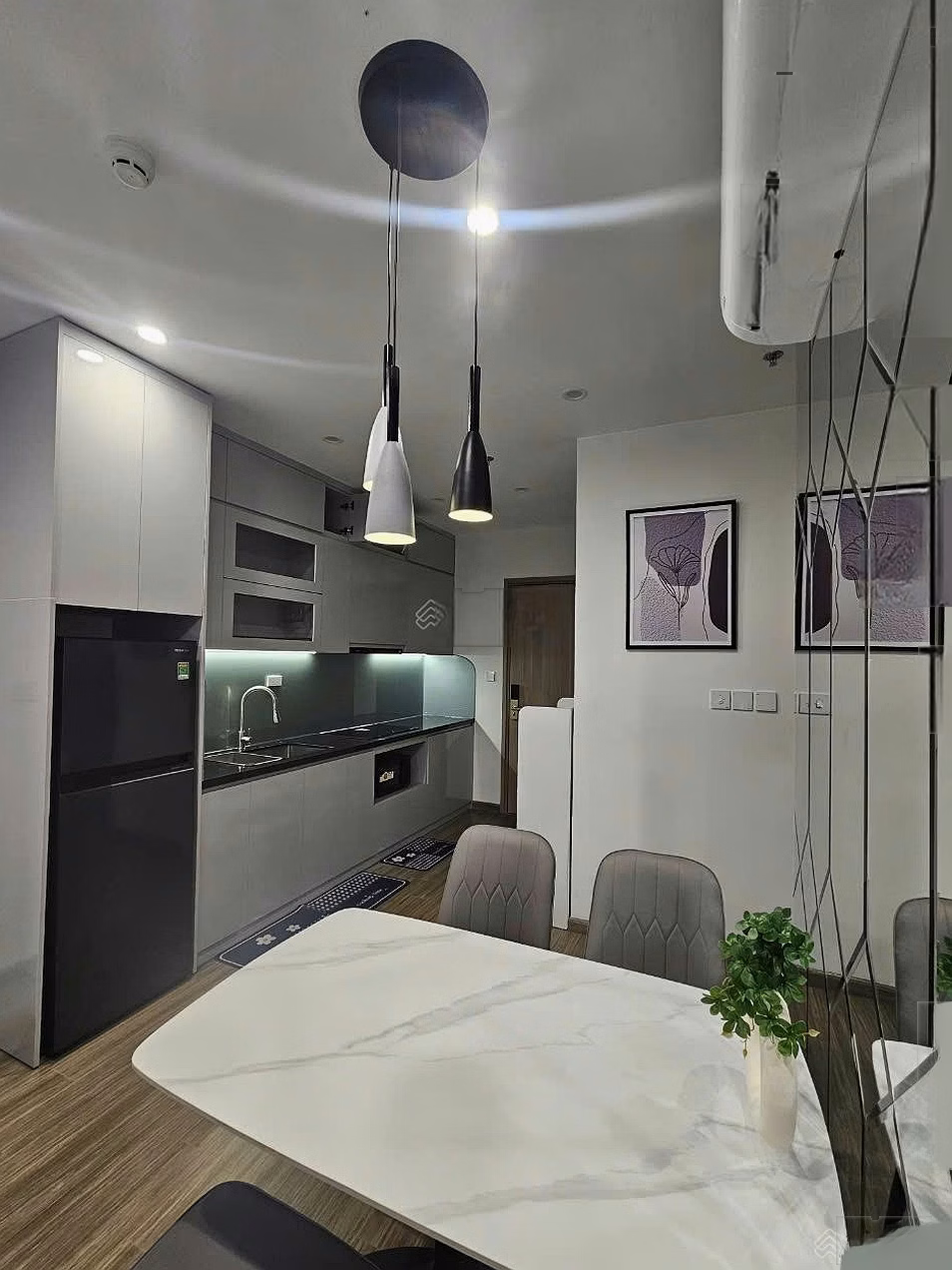 2 bedroom apartment, fully furnished, good price, near the lake at Vinhomes Smart City, only from 10 million***
