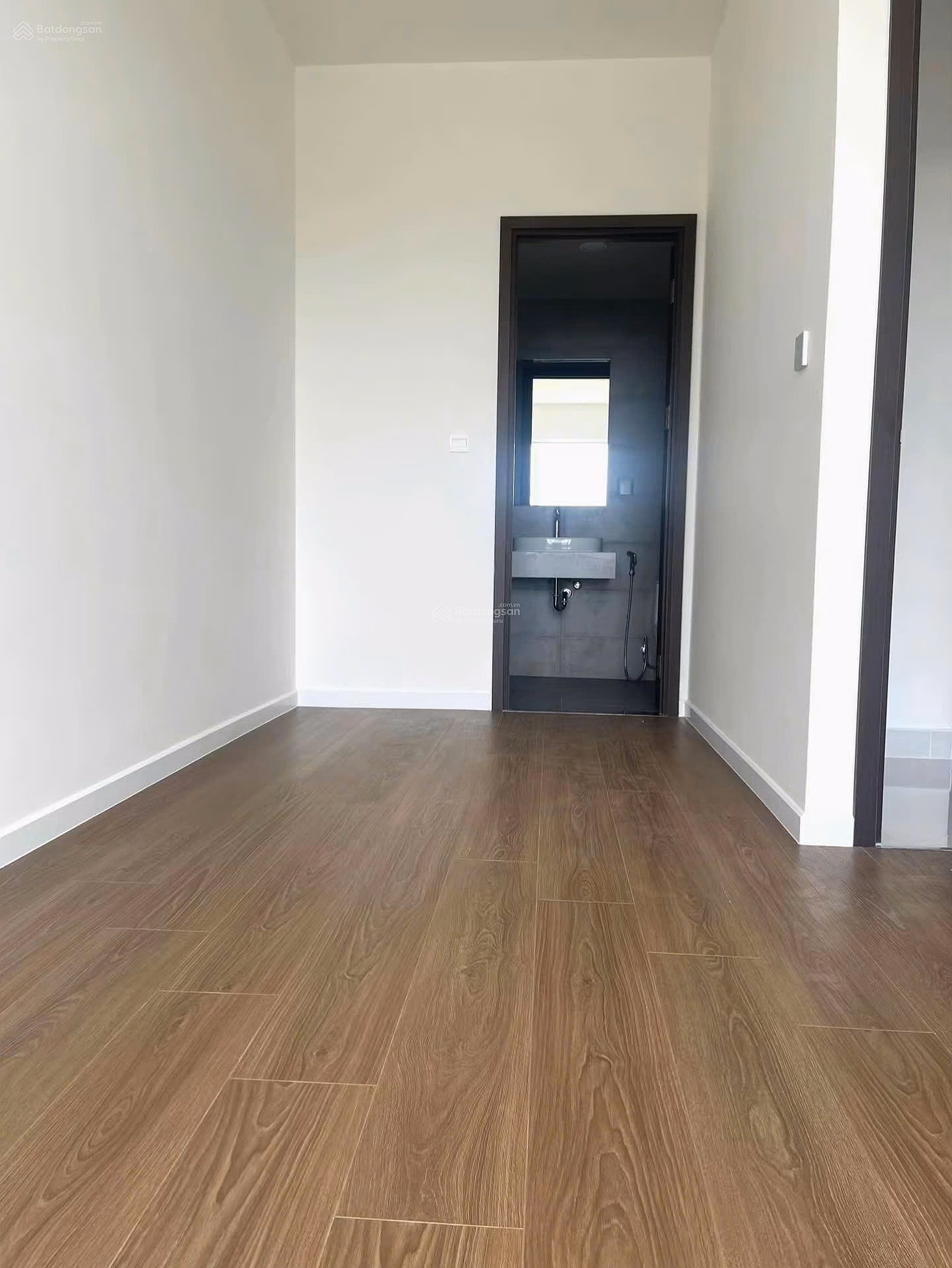 Hot selling 2 bedroom, 2 bathroom apartment at Sunrise Riverside for only 5.2 billion VND (South District 7 center)