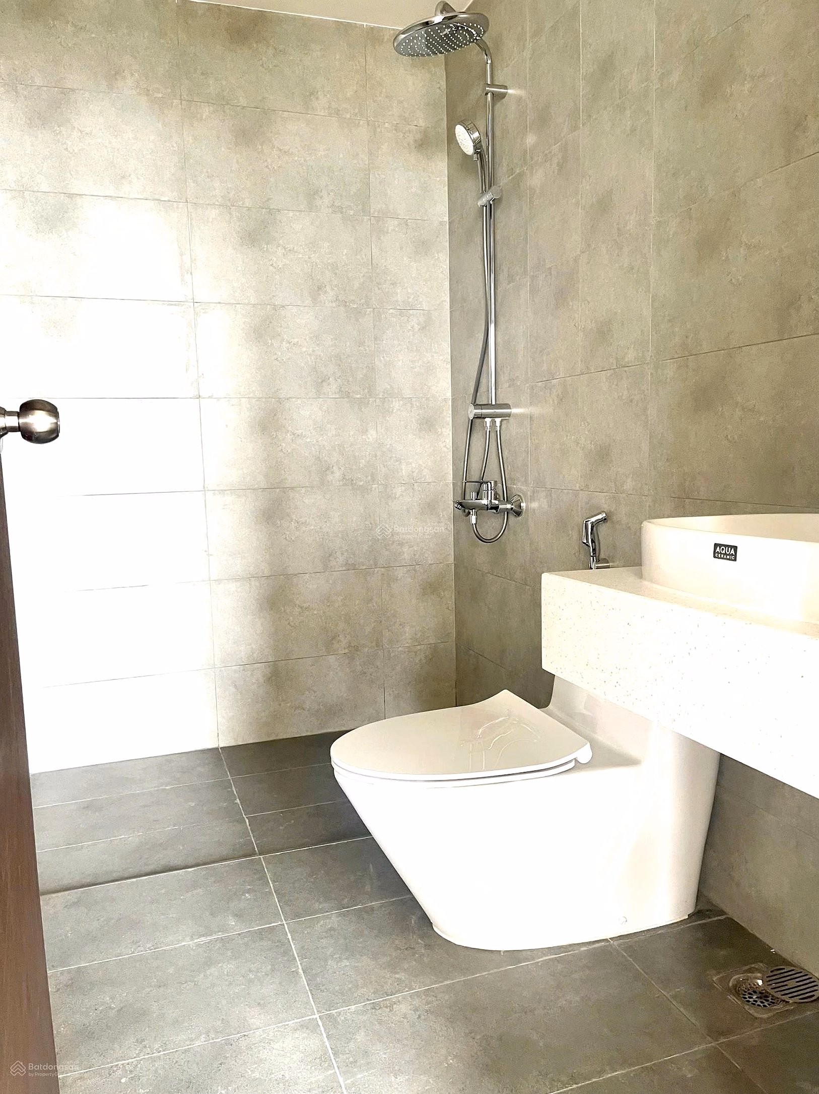 Hot selling 2 bedroom, 2 bathroom apartment at Sunrise Riverside for only 5.2 billion VND (South District 7 center)