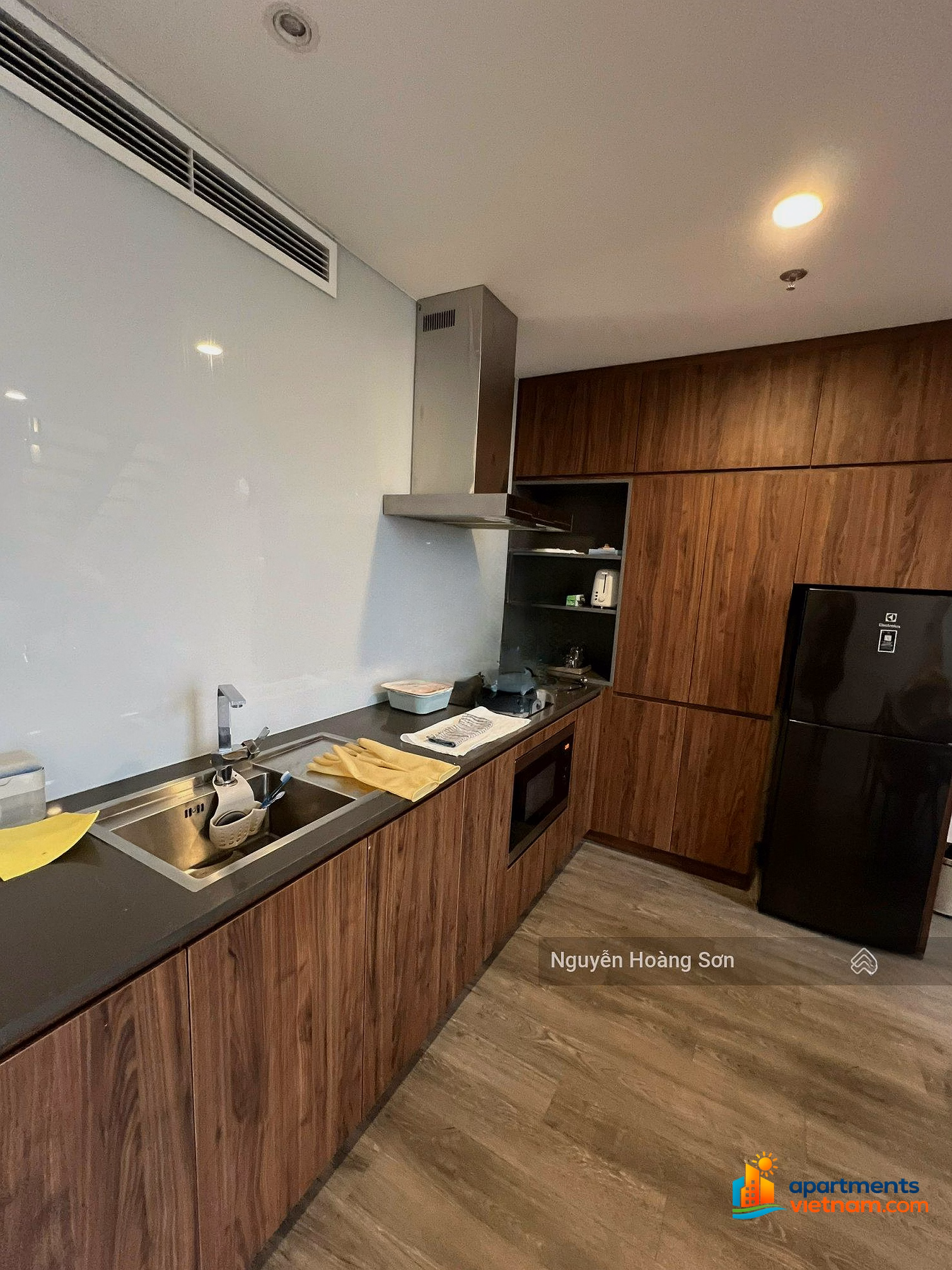 Fully furnished duplex apartment for rent at PentStudio, good price only 18 million. Contact Son 0906 244 ***