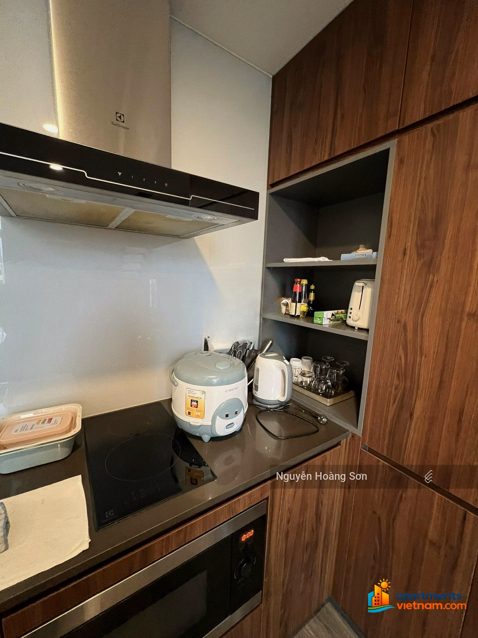 Fully furnished duplex apartment for rent at PentStudio, good price only 18 million. Contact Son 0906 244 ***