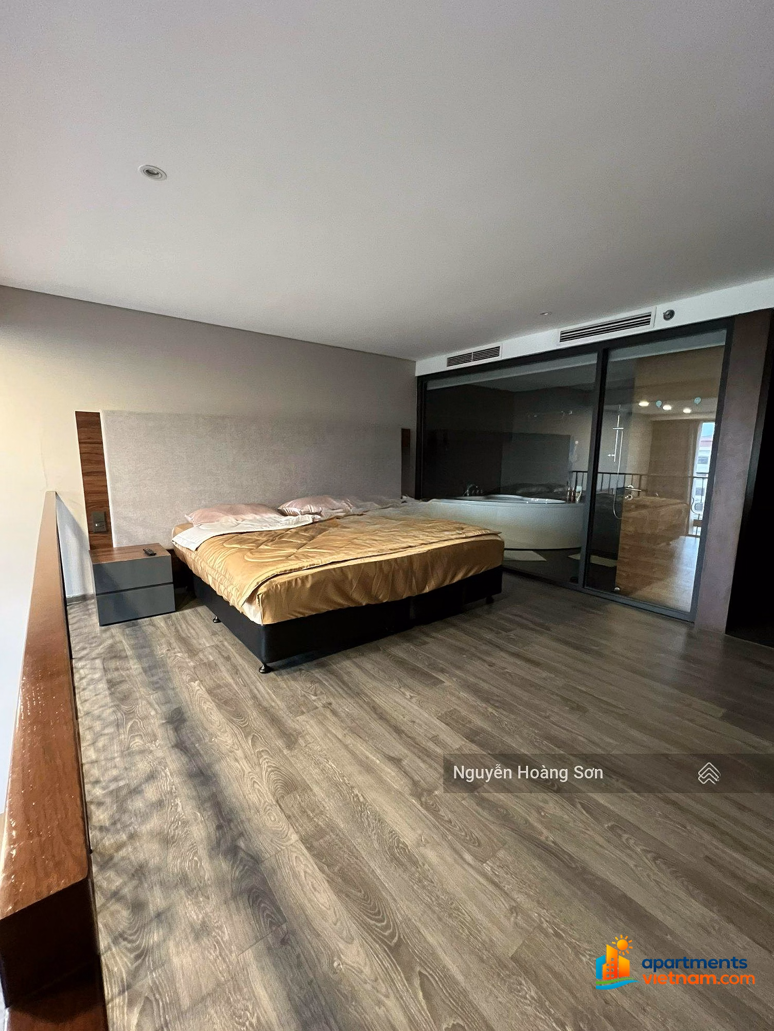 Fully furnished duplex apartment for rent at PentStudio, good price only 18 million. Contact Son 0906 244 ***