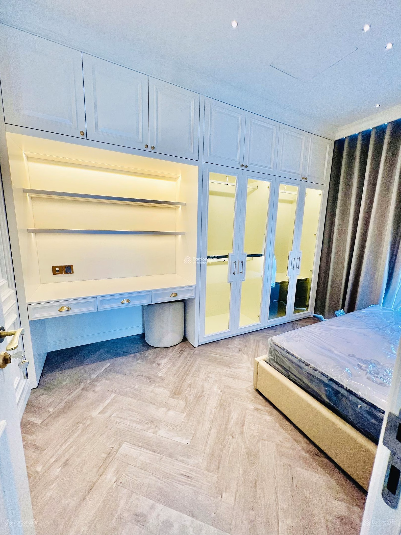 Urgent sale of 3-bedroom corner apartment - 111.4m2 in Hateco Laroma building, Lang Pagoda, fully furnished, long-term registration available