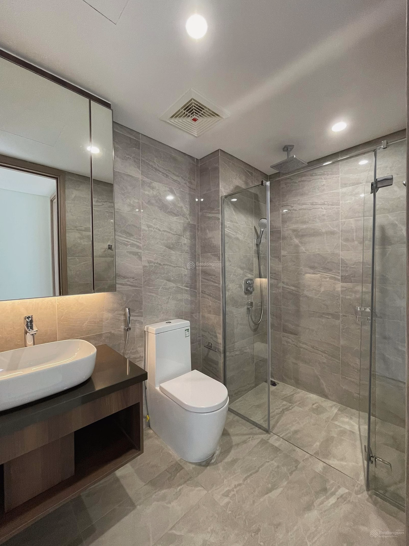 Selling 3 bedrooms - Thao Dien Green - 9% stock bought from investor - billion, ready to receive house and exploit for only 25 billion