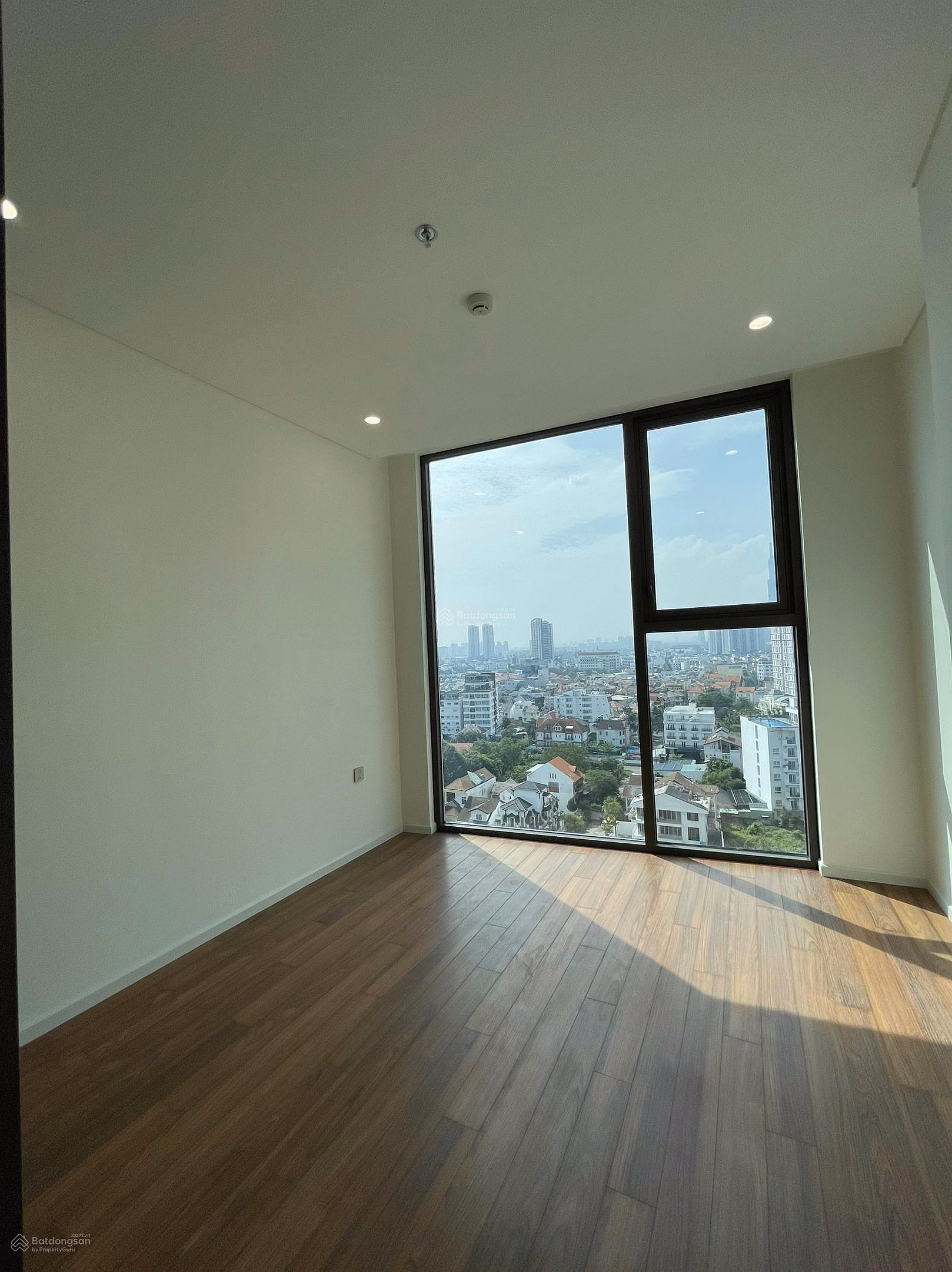 Selling 3 bedrooms - Thao Dien Green - 9% stock bought from investor - billion, ready to receive house and exploit for only 25 billion