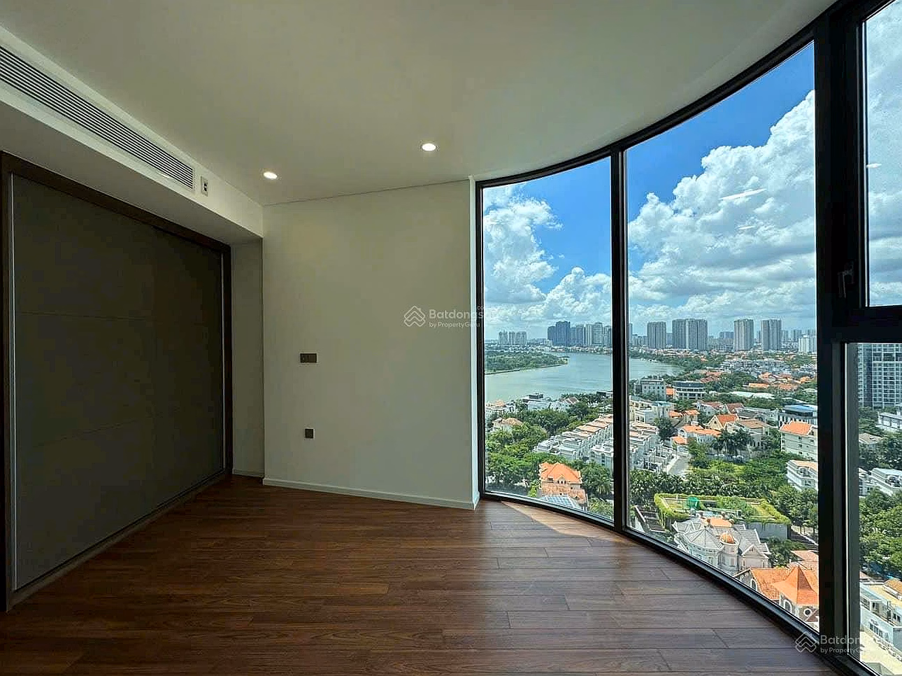 Selling 3 bedrooms - Thao Dien Green - 9% stock bought from investor - billion, ready to receive house and exploit for only 25 billion