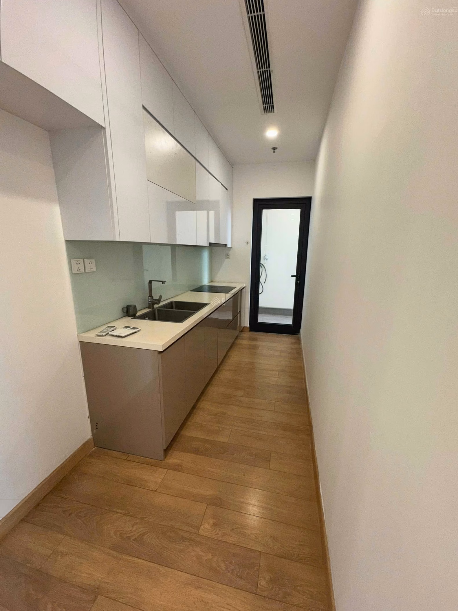 Only 14 million! Owner for rent 2-bedroom apartment in Hinode City, area: 76.8m2 city view, with car slot