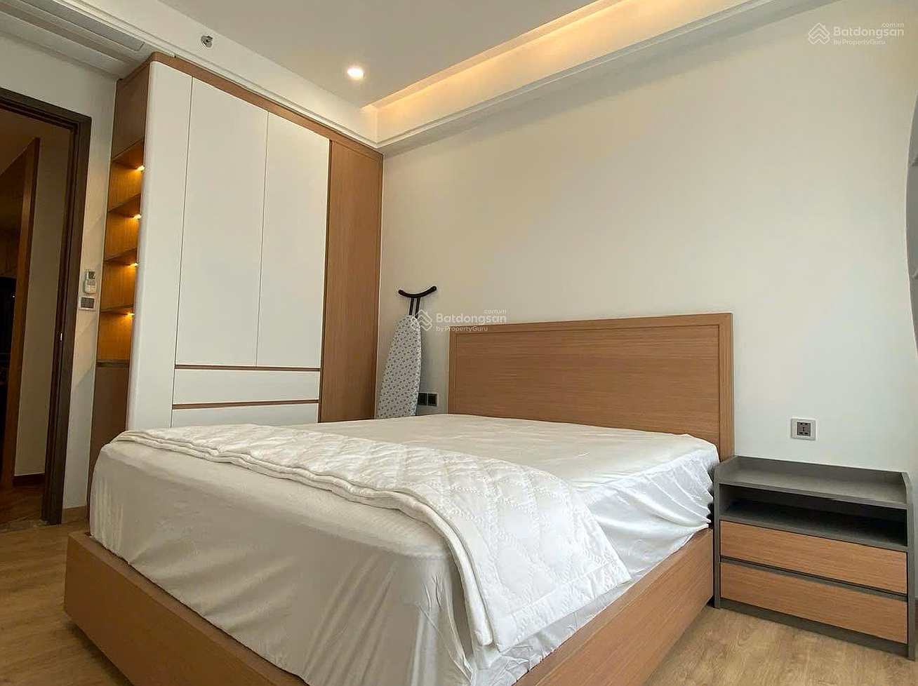 For sale 2 bedrooms The Peak Midtown basement car with high quality furniture and very airy river view