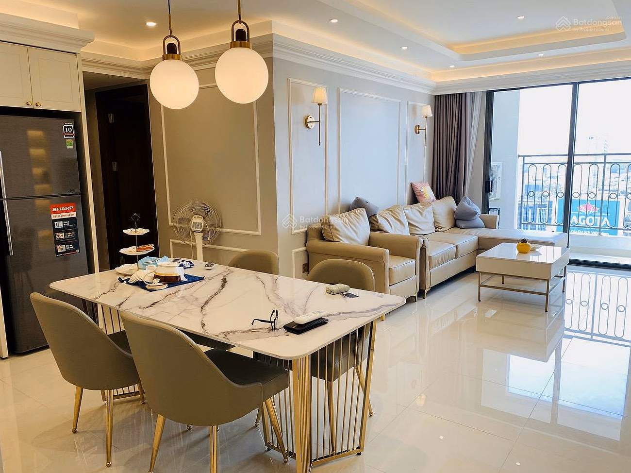 Saigon Royal apartment for rent with 2 bedrooms - 2 bathrooms, view of SG river and Bitexco, good price. Contact: 0909 024 ***