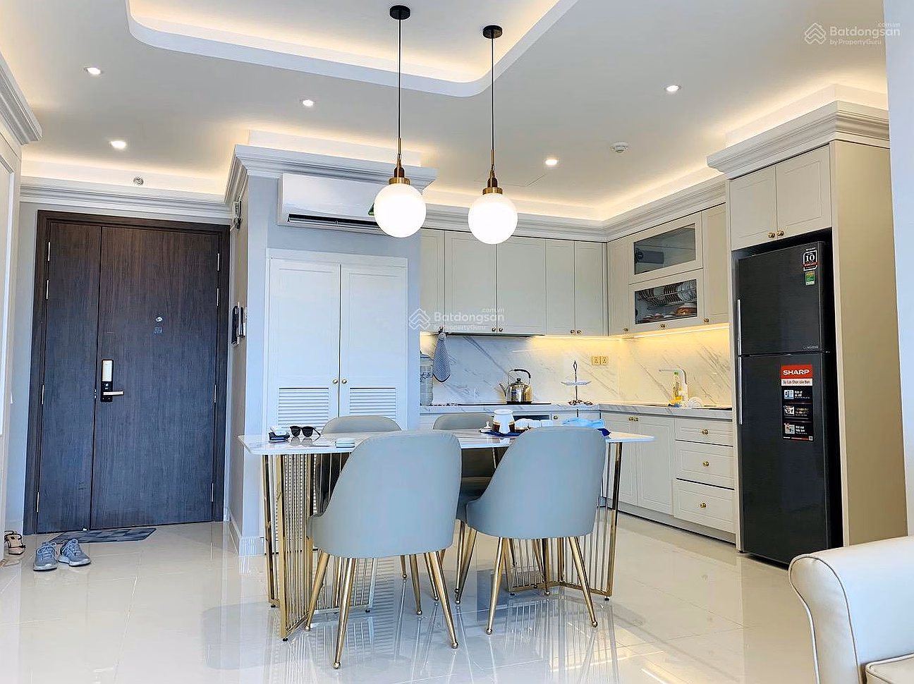 Saigon Royal apartment for rent with 2 bedrooms - 2 bathrooms, view of SG river and Bitexco, good price***