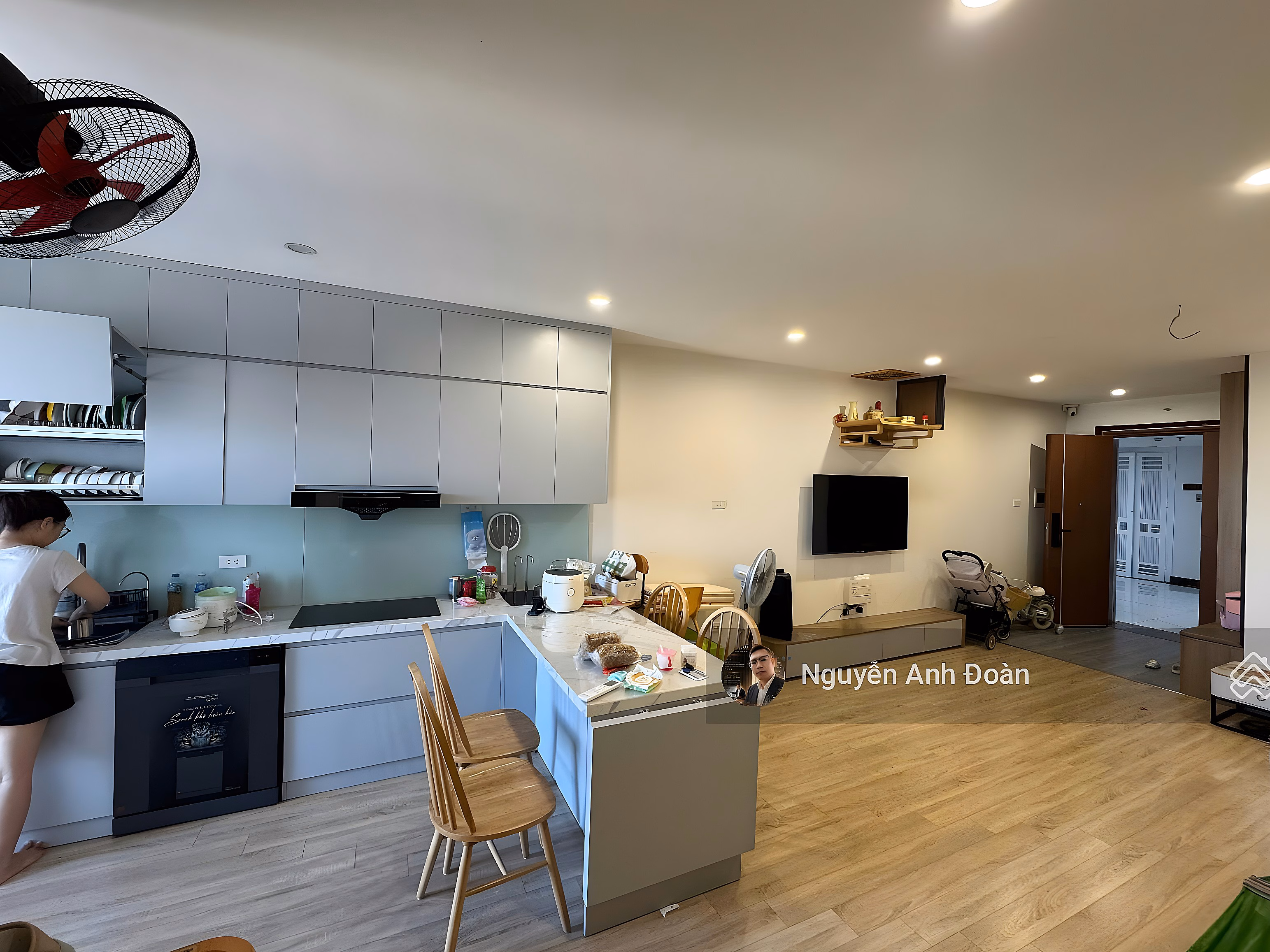 Selling 79m2 apartment at 17T1 - Vinaconex 3 Trung Van. Price 5.8 billion. Full of clothes***