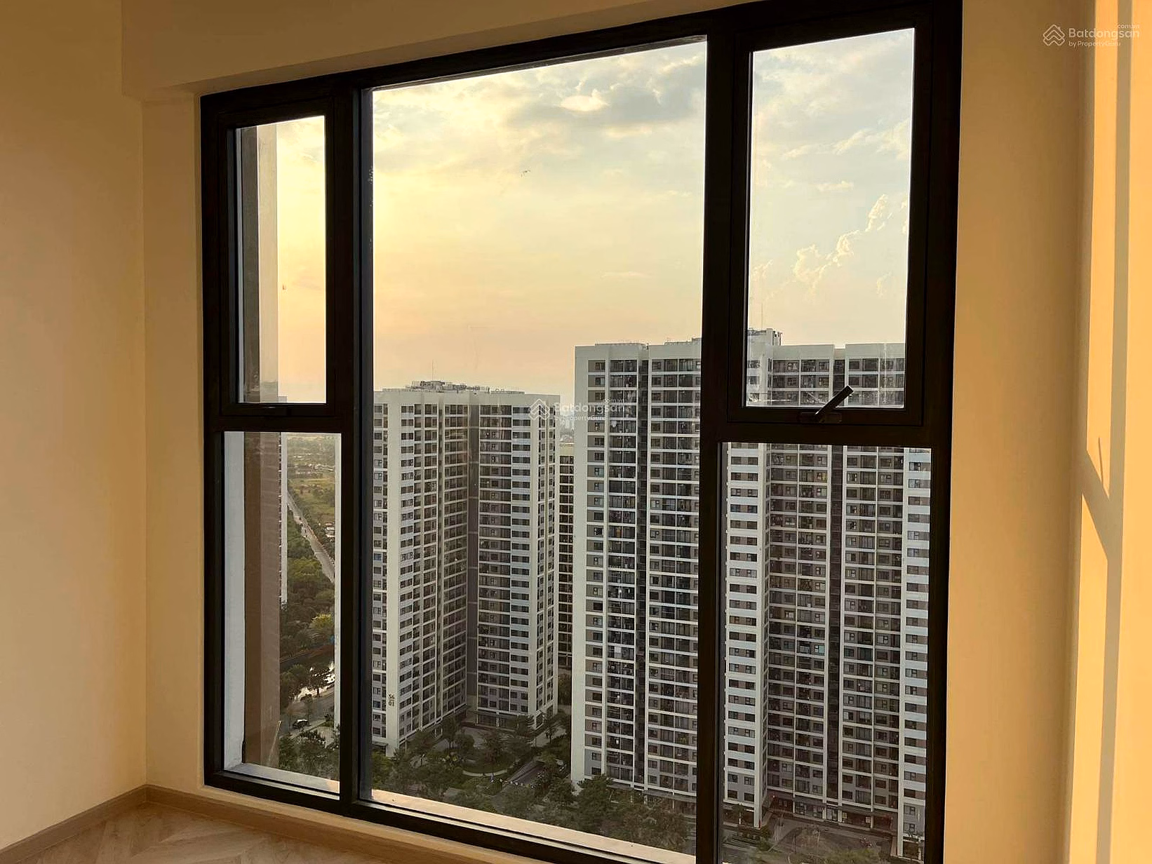 Selling 2 bedrooms Masteri Center Point for only 4.65 billion - clear view - get house immediately, near Vinwonder