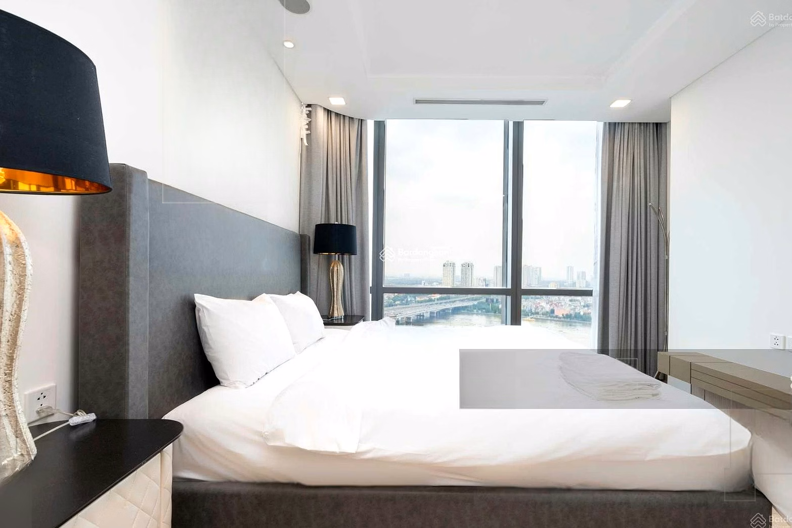 4 bedroom apartment for rent, 168m2, 41 million, in Vinhomes Central Park, contact now to see the house 24/7