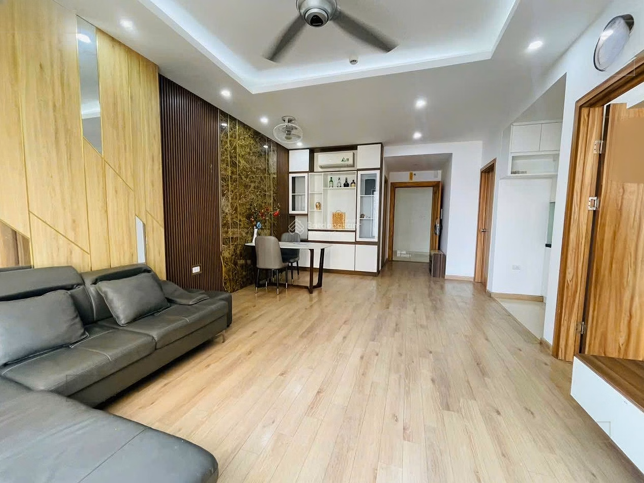 The owner quickly sold apartment 16.10 K2 K Park. 68m2 Landlord number: 0904 588 *** furniture donation 300 million