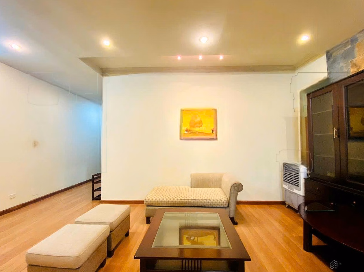 Apartment for rent at 17T Trung Hoa Nhan Chinh, 3 bedrooms fully furnished, price only 16.5 million/month