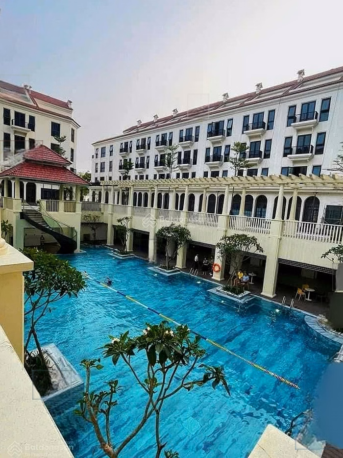 Sell/transfer 3-bedroom apartment with Red River view at Sunshine Golden River