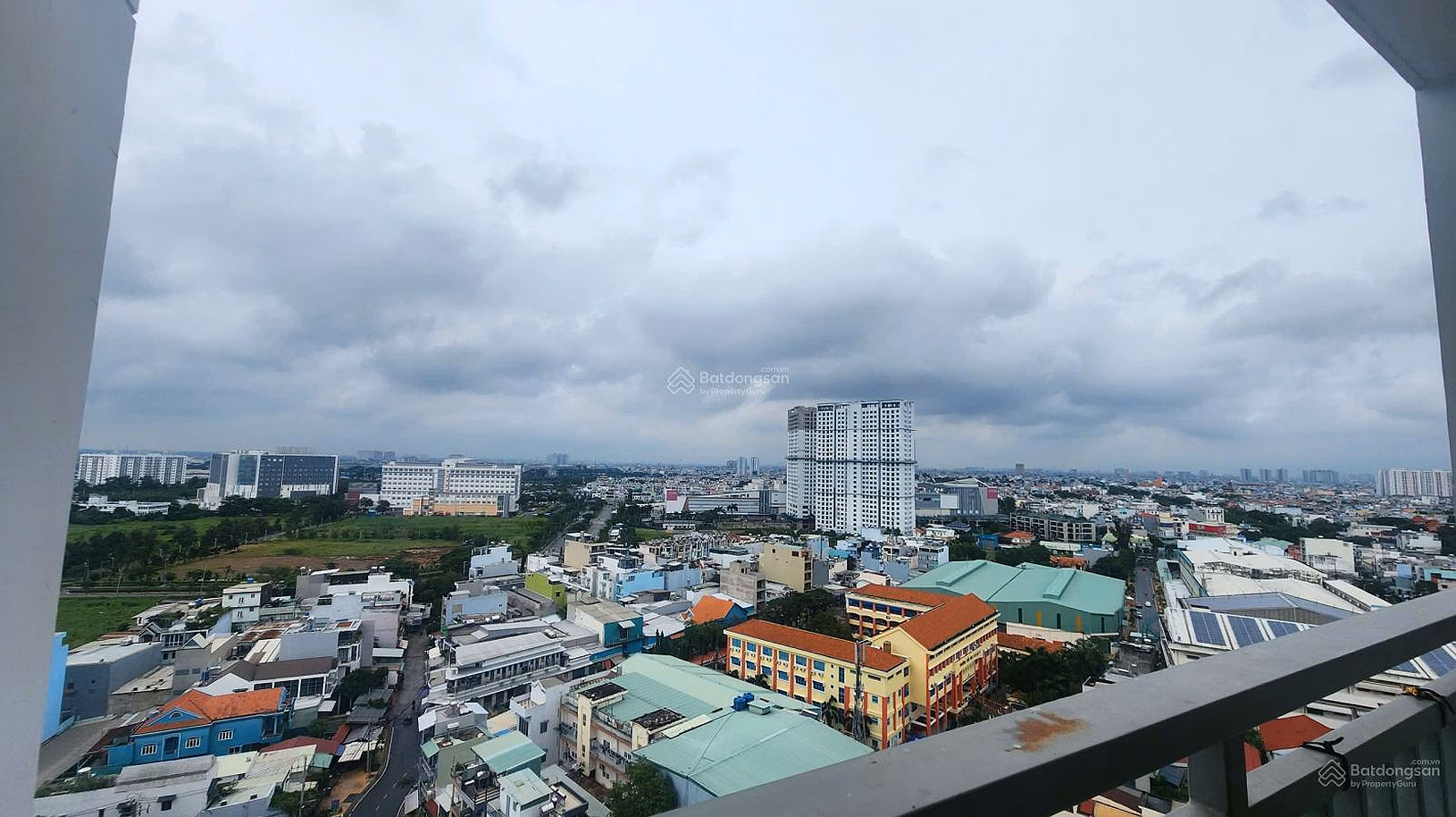 Moving to work, need to sell 3-bedroom apartment 97m2 Moonlight Boulevard price 4 billion 5 full NT