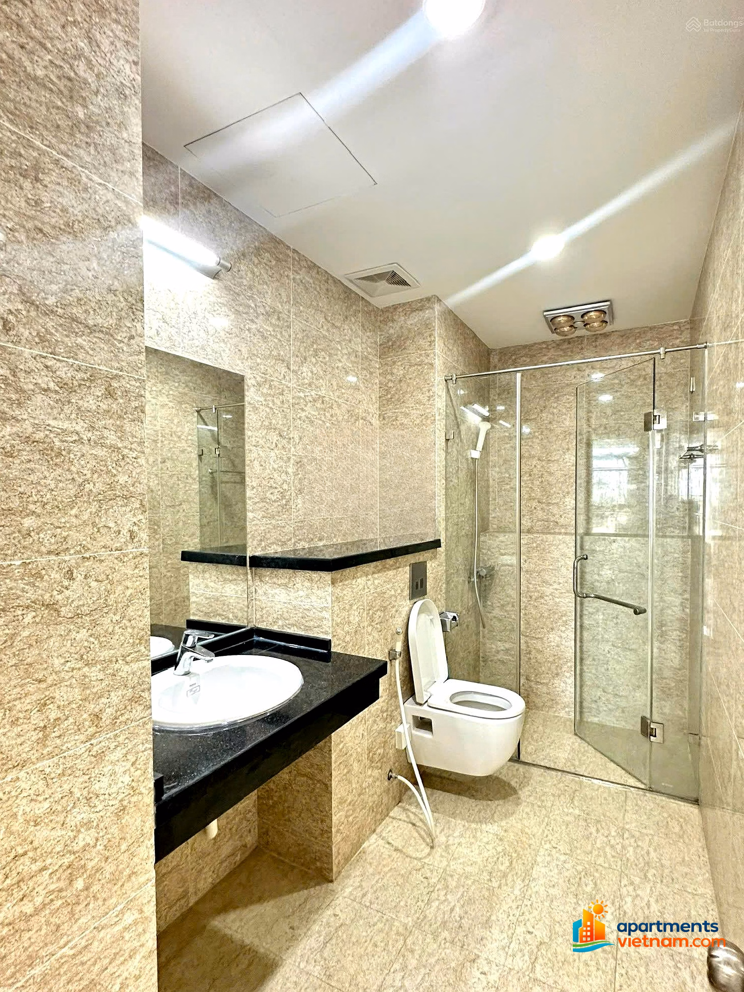 View house 24/7 for rent in Diamond Flower apartment 120m2, 3 bedrooms, full of beautiful furniture, 19 million/month - 0915 351 ***