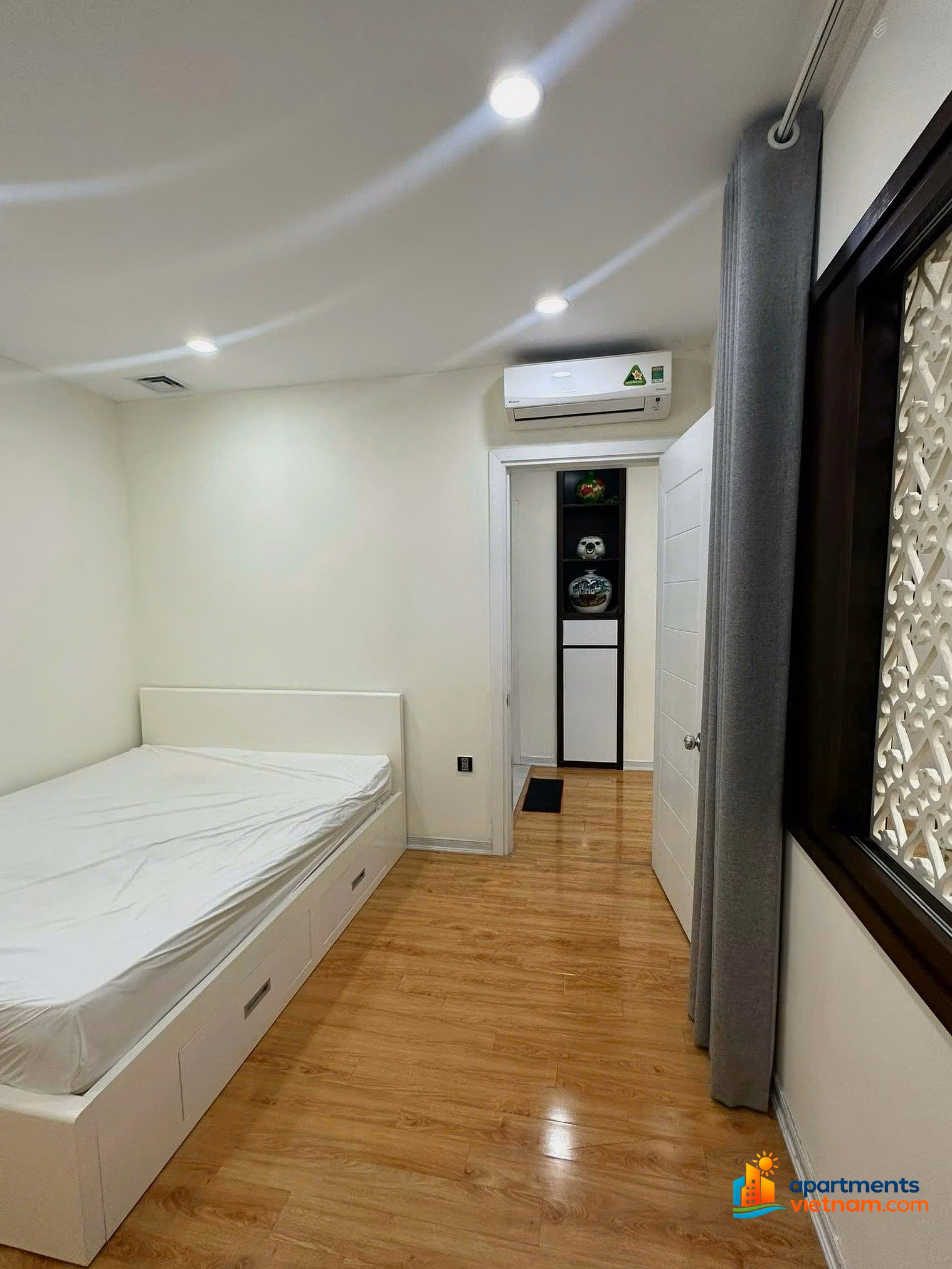 View house 24/7 for rent in Diamond Flower apartment 120m2, 3 bedrooms, full of beautiful furniture, 19 million/month - 0915 351 ***