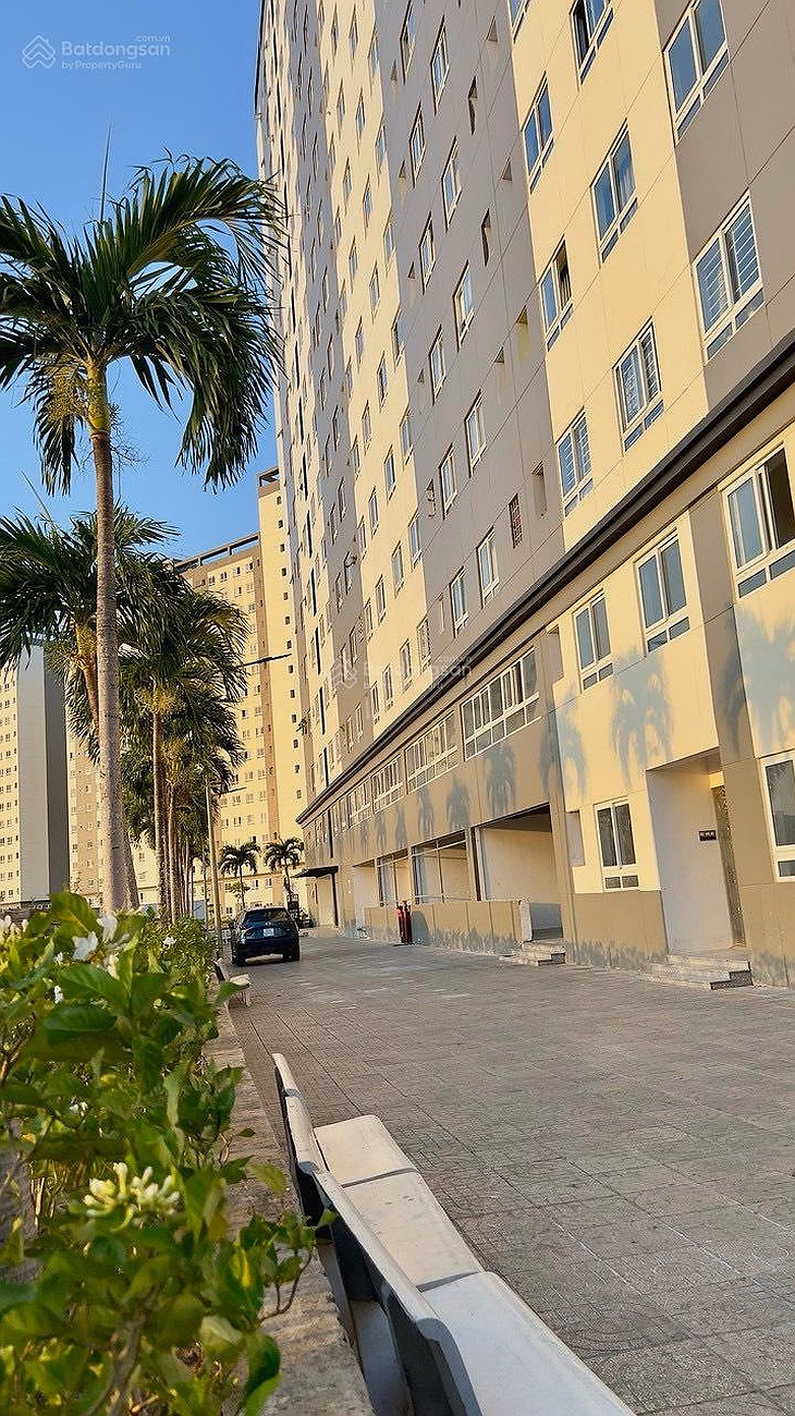 Owner sells 3 bedroom 2 bathroom apartment for 2.35 billion including tax and transfer fee*** to see the house