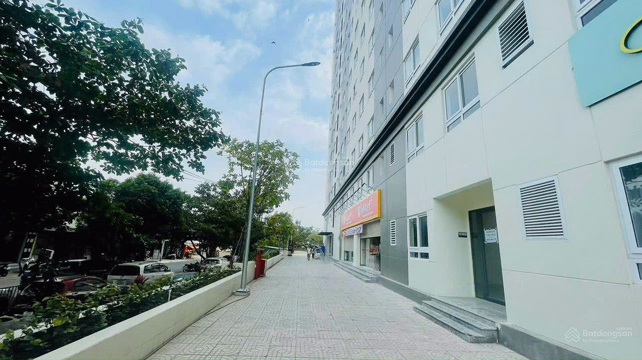 Owner sells 3 bedroom 2 bathroom apartment for 2.35 billion including tax and transfer fee*** to see the house