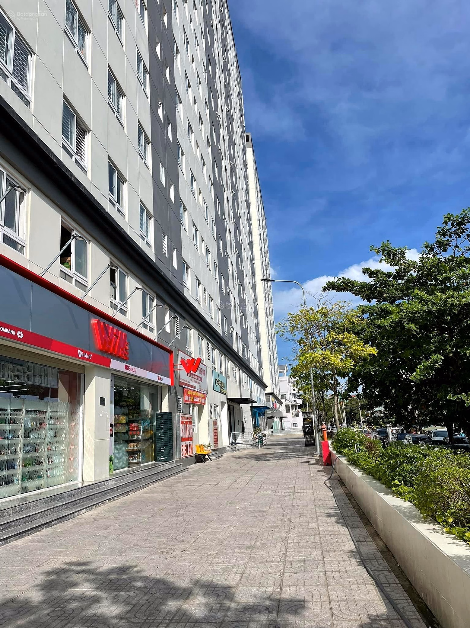 Owner sells 3 bedroom 2 bathroom apartment for 2.35 billion including tax and transfer fee*** to see the house