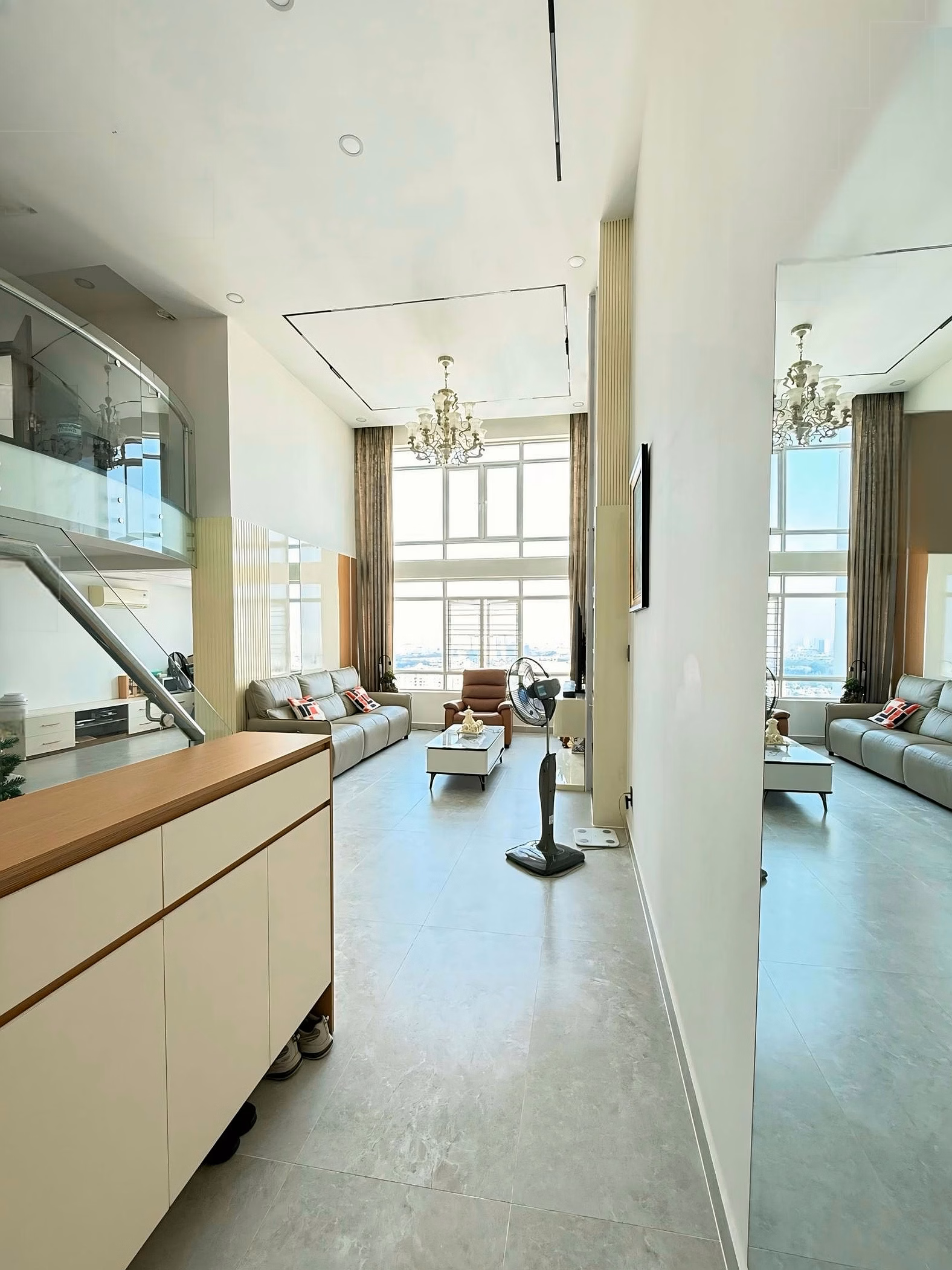 Selling a completely new 240m2 duplex apartment