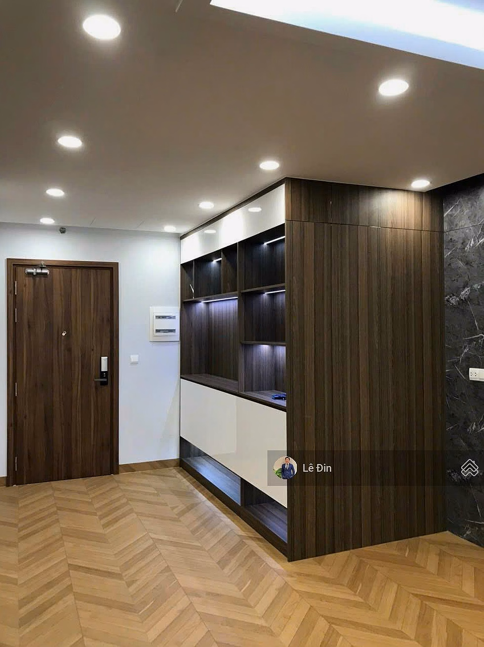 Selling 1 billion cheaper than the market, the owner is selling a 3-bedroom apartment of 107m with HaDo Centrosa registration, District 10, 0989 723 *** Mr DIN