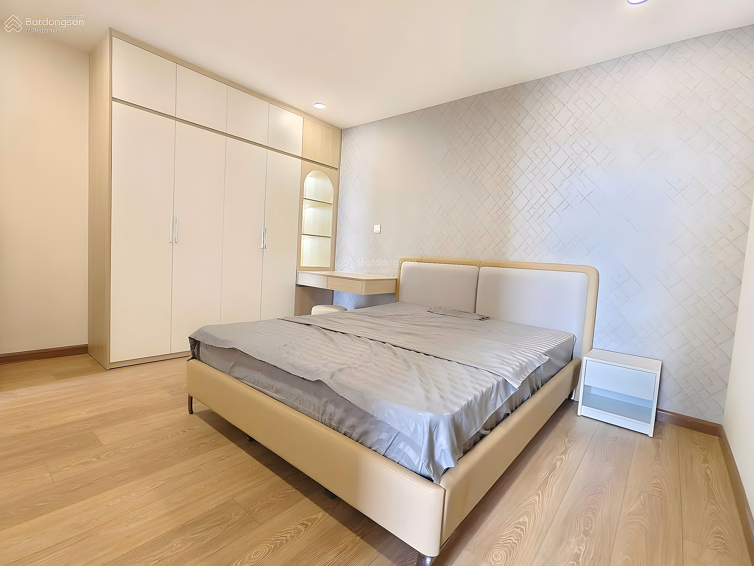 Management board for rent Ngoai Giao Doan apartment with 2 bedrooms, 3 bedrooms, 4 bedrooms duplex, price from 12 million to 23 million, beautiful lake view, car slot