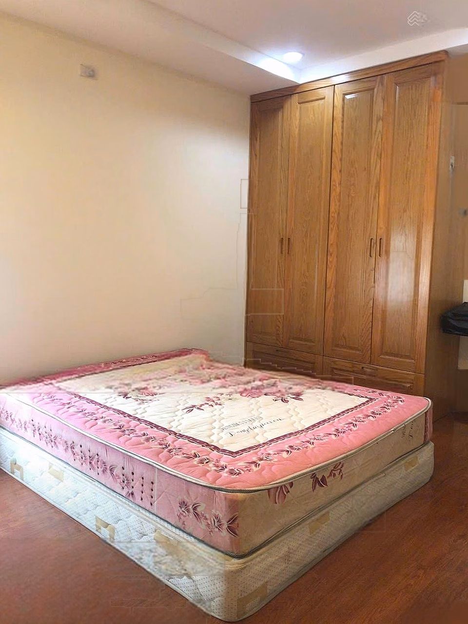 Apartment for rent at N04 Hoang Dao Thuy with 3 bedrooms from basic to fully furnished at reasonable prices