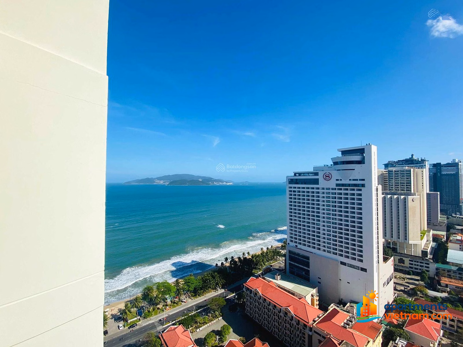 Booking Gold Coast apartment - central location with sea view - fully furnished