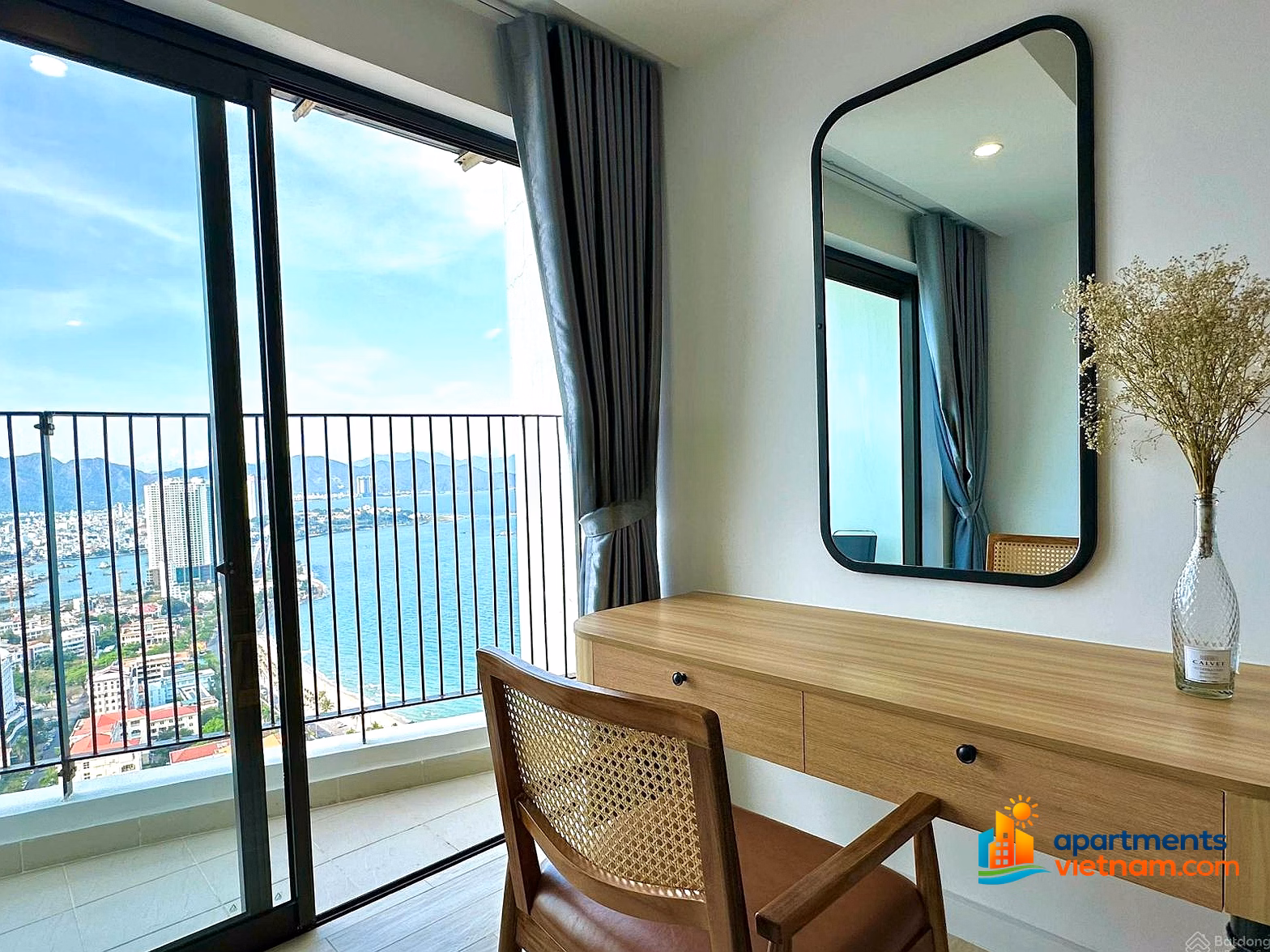 Booking Gold Coast apartment - central location with sea view - fully furnished