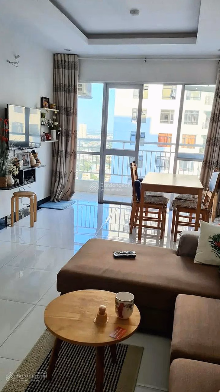 Urgent sale of Giai Viet apartment 2 bedrooms 2 bathrooms 78m2 with pink book. Beautiful airy view, prime location near the center
