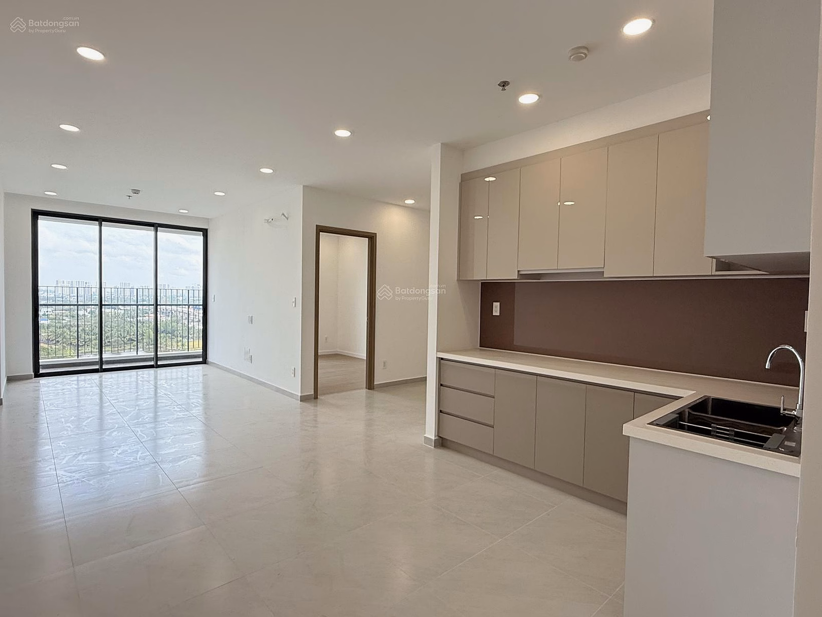 Urgent sale within the week of 1 bedroom + 1 area 63m2, new house not yet for rent, high floor 2.9 billion with clear view
