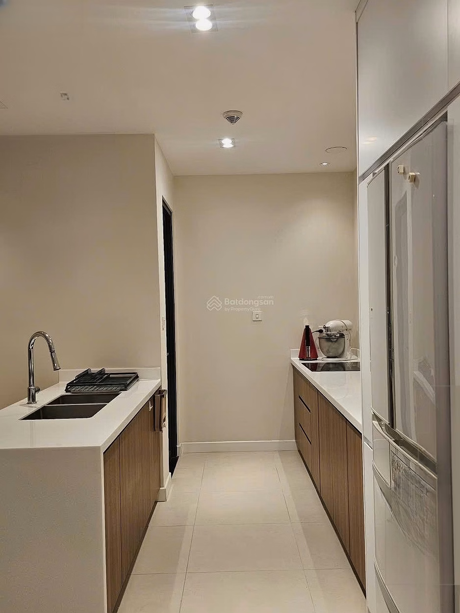 For rent at Kosmo Tay Ho 2 bedrooms - 14 million/month, fully furnished, West Lake view. There are slots