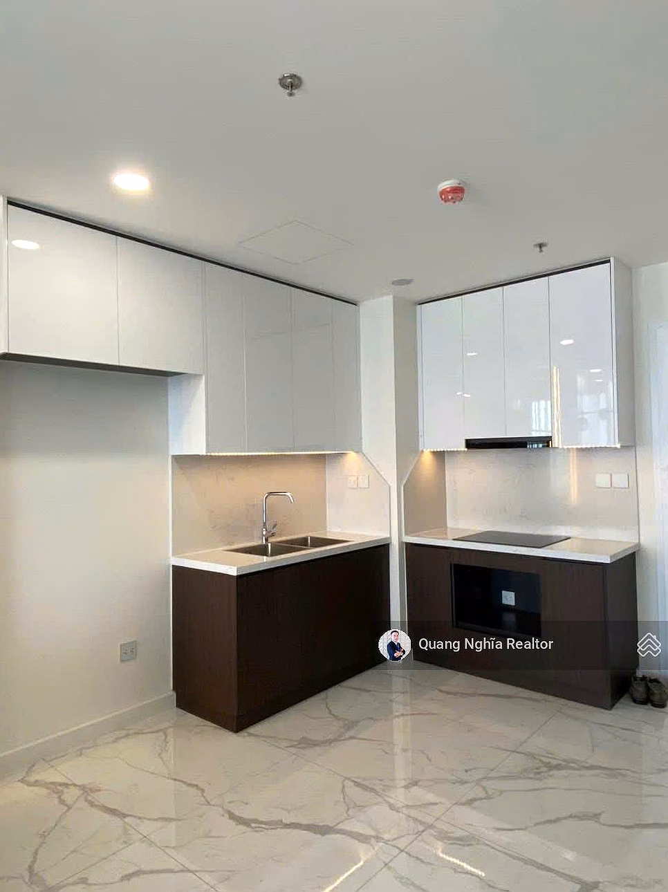 Quick sale of 2-bedroom office apartment - 70m2 adjacent to Phu My Hung for both living and office use, good price***