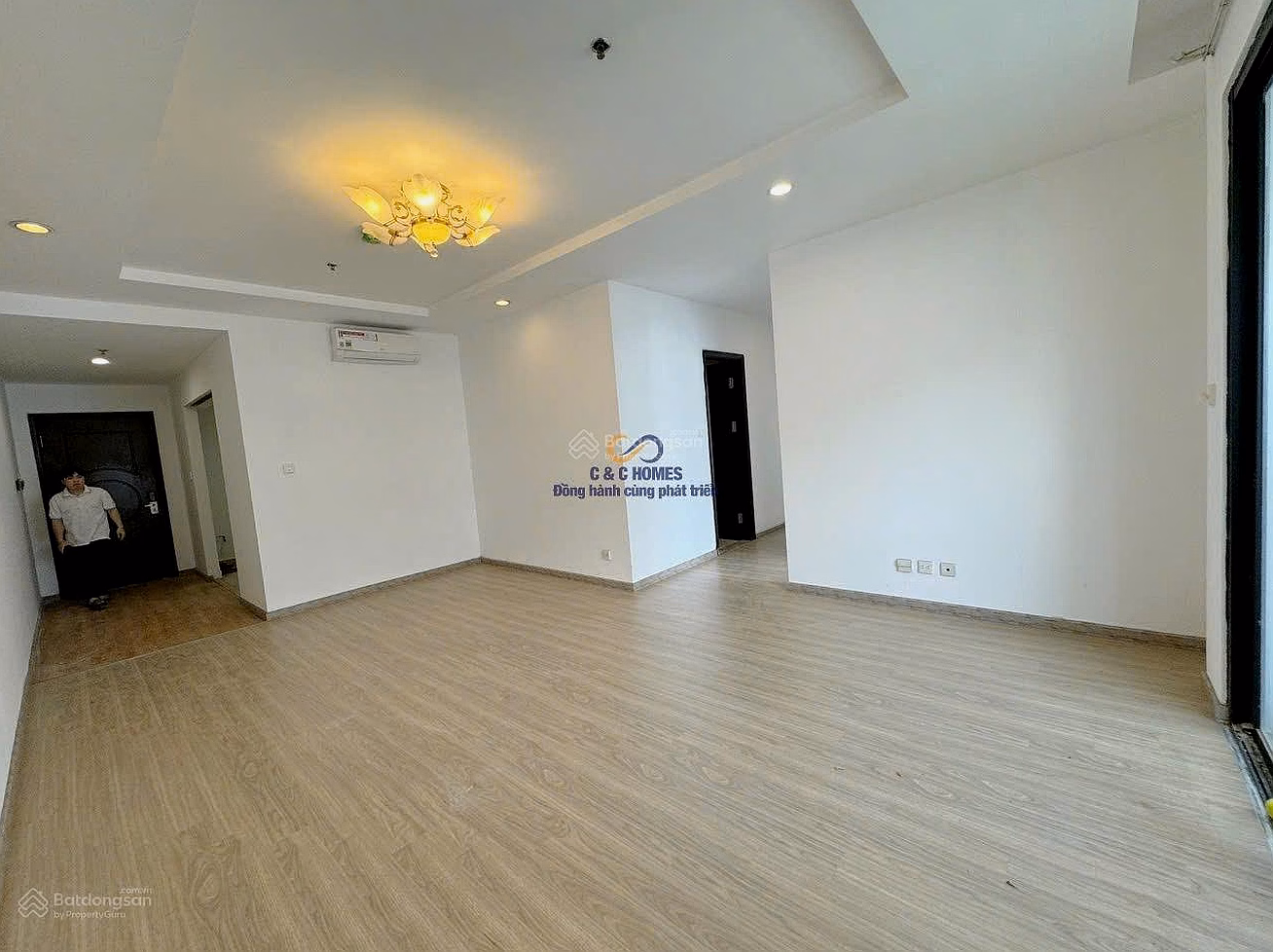 The owner has a car slot for rent, a corner apartment of 110.6m², 3 bedrooms, 2 bathrooms, priced at only 20 million/month to move in