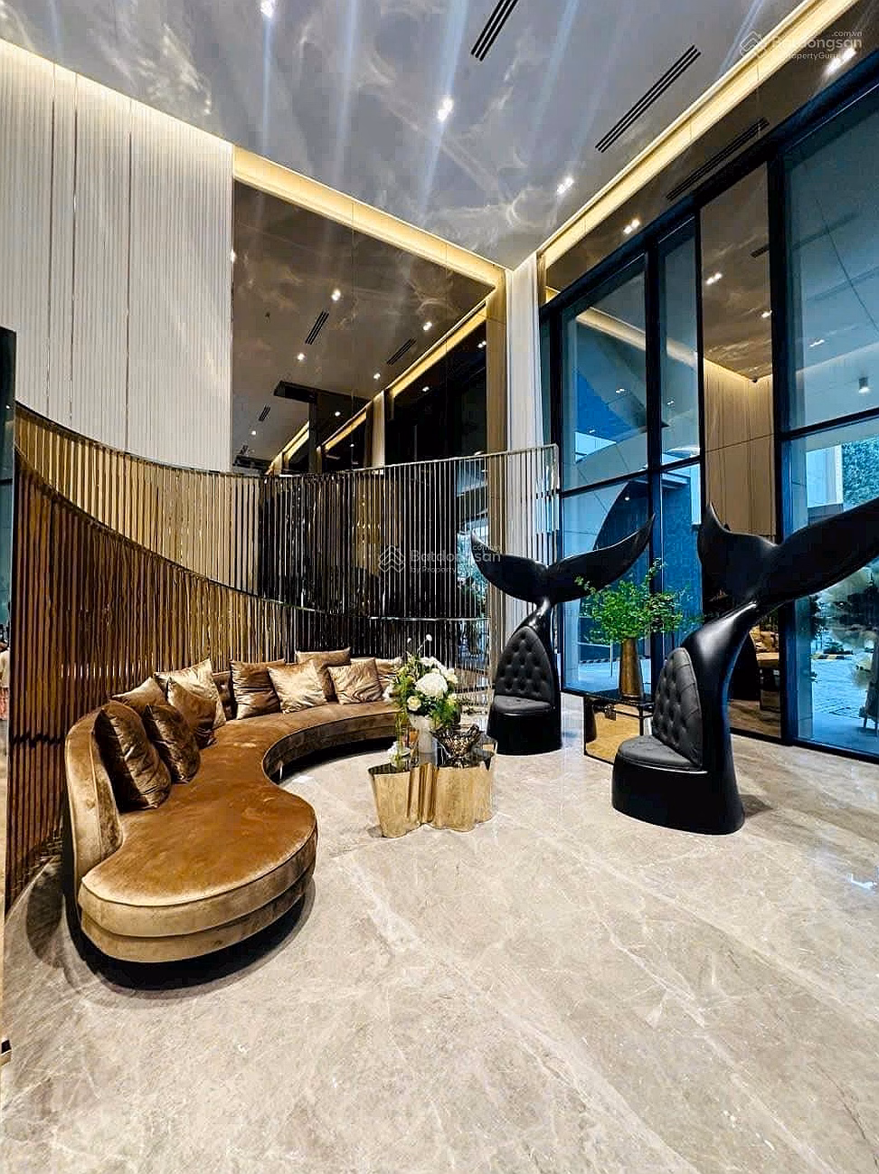 Heritage West Lake apartment urgently for rent at 677 Lac Long Quan - I am the landlord, goodwill 0983 726 ***
