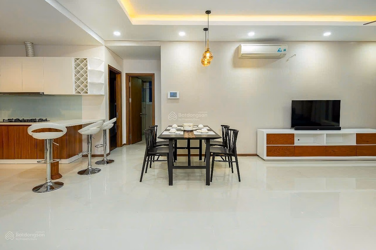 Need to sell urgently 3 bedroom corner apartment 136m2, price 13 billion, high floor, nice view